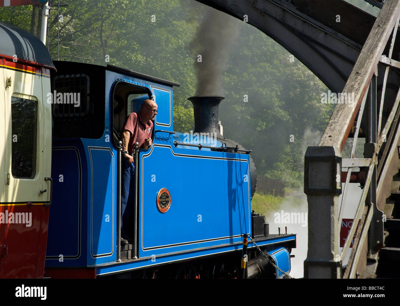 Motore a vapore a Haverthwaite stazione, sul lago & Haverthwaite ferroviarie, Parco Nazionale del Distretto dei Laghi, Cumbria, England Regno Unito Foto Stock