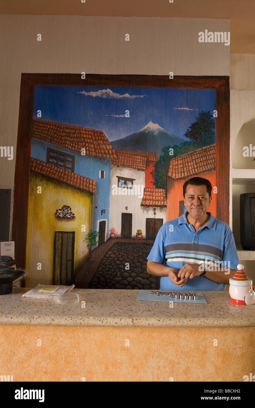 Hotel ispanica proprietario alla reception. Acapulco, Messico Foto Stock