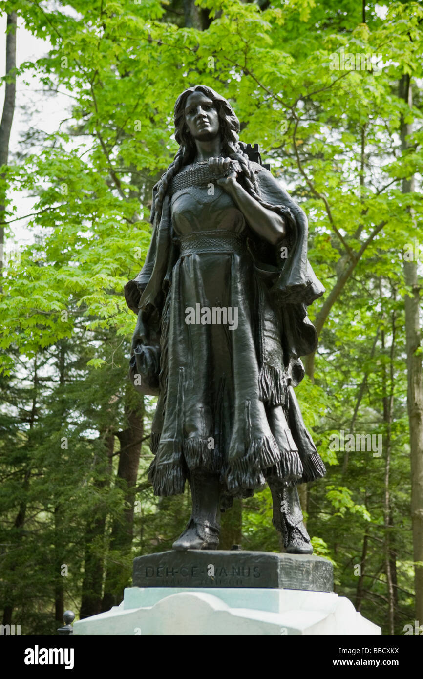 Maria Jemison statua, Letchworth State Park, New York. La donna bianca del Genesee chi è stato catturato e poi adottato da Seneca indiani Foto Stock