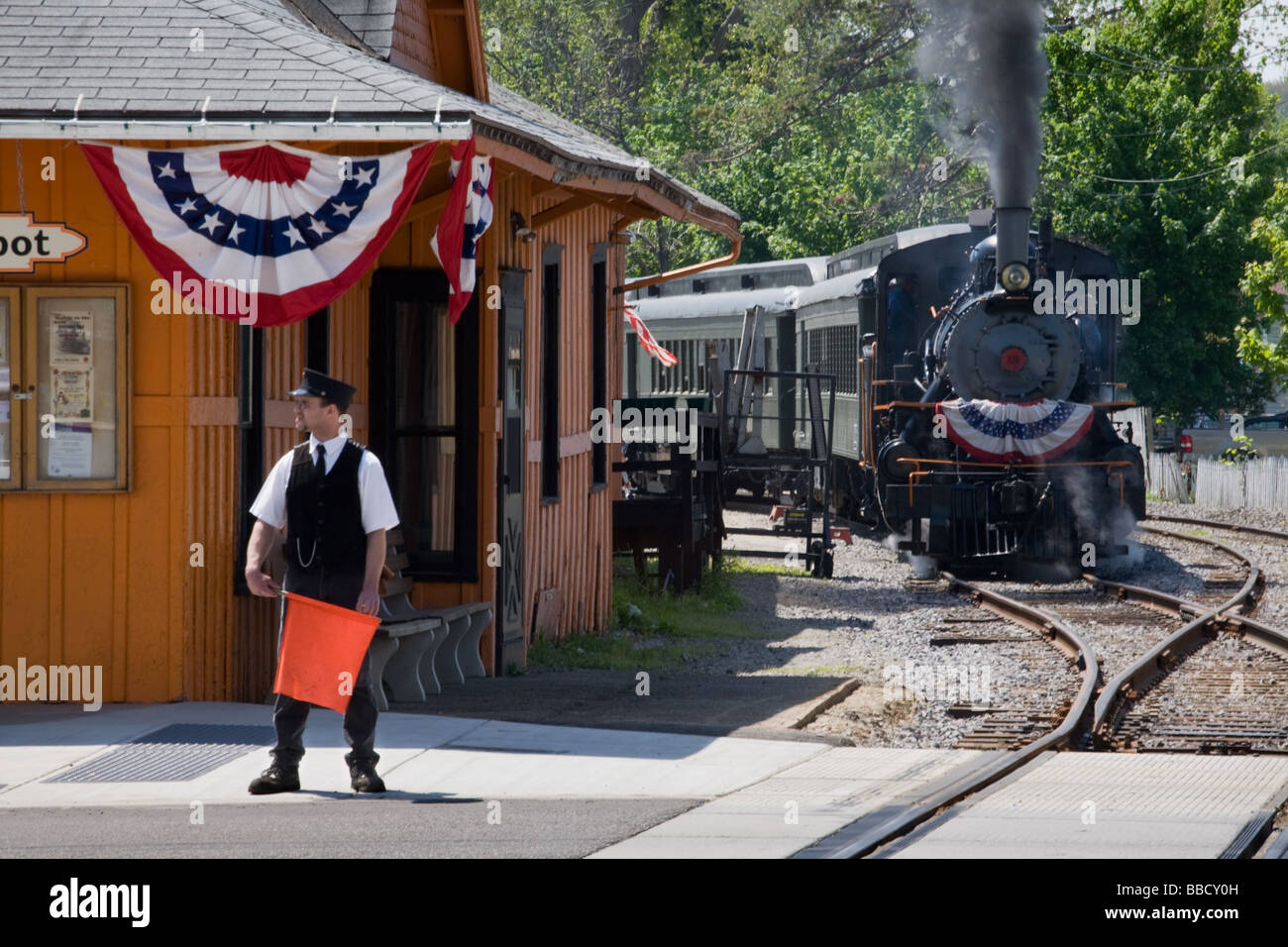 Escursione a vapore treno Arcade e Attica Railroad lasciando Arcade in western New York Wyoming County Foto Stock