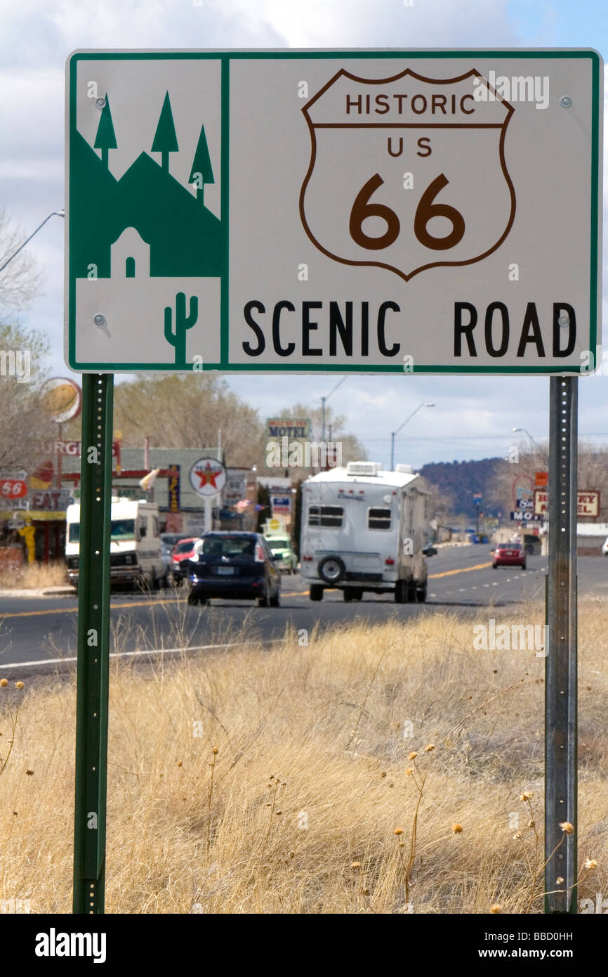 Cartello stradale per la Storica U S Route 66 vicino Seligman Arizona USA Foto Stock