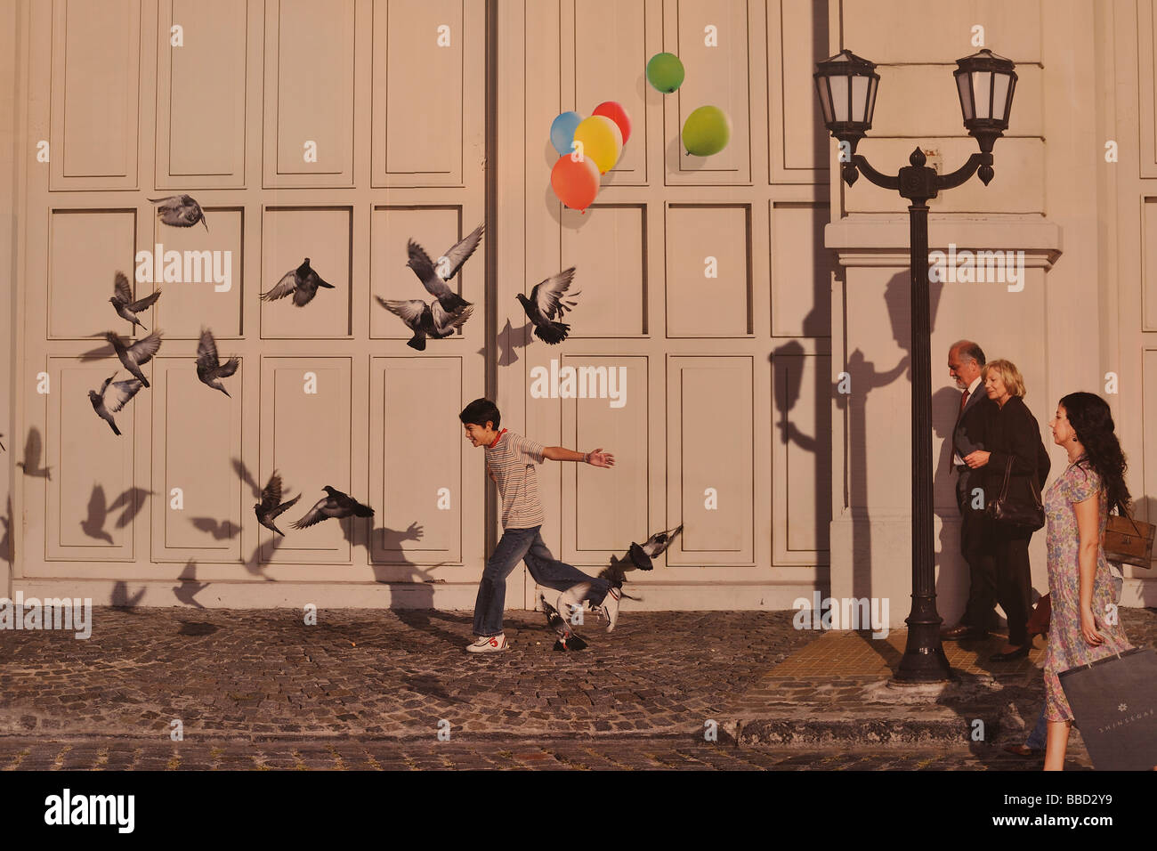 Una parete decorata con pop fotografia artistica di persone Foto Stock