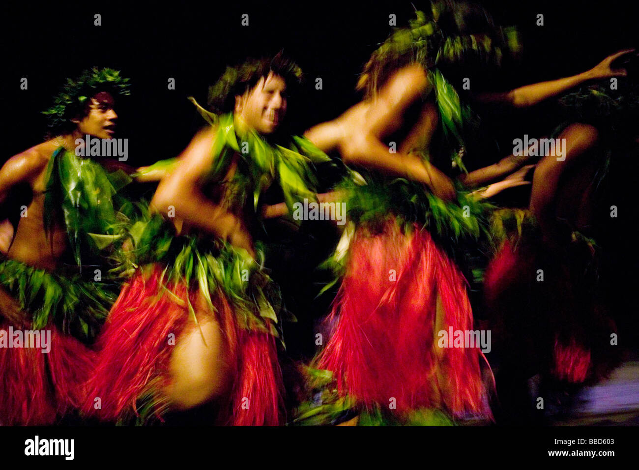 Una tradizionale danza polinesiana in Moorea, Polinesia Francese (Tahiti). Foto Stock