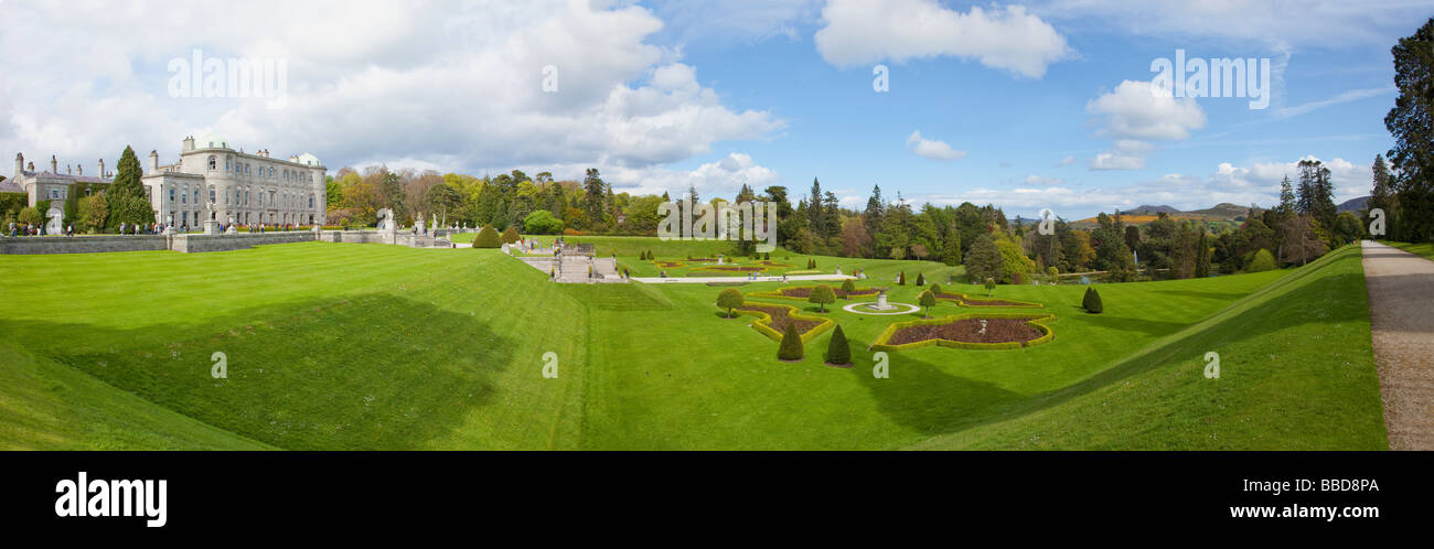 Foto panoramica di al Powerscourt Gardens County Wicklow Irlanda Irlanda Repubblica Irlandese Foto Stock