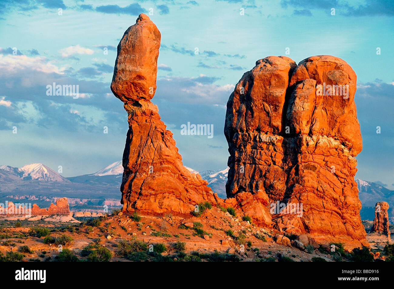 Equilibrato Rock al tramonto Parco Nazionale Arches Moab Utah STATI UNITI D'AMERICA Foto Stock