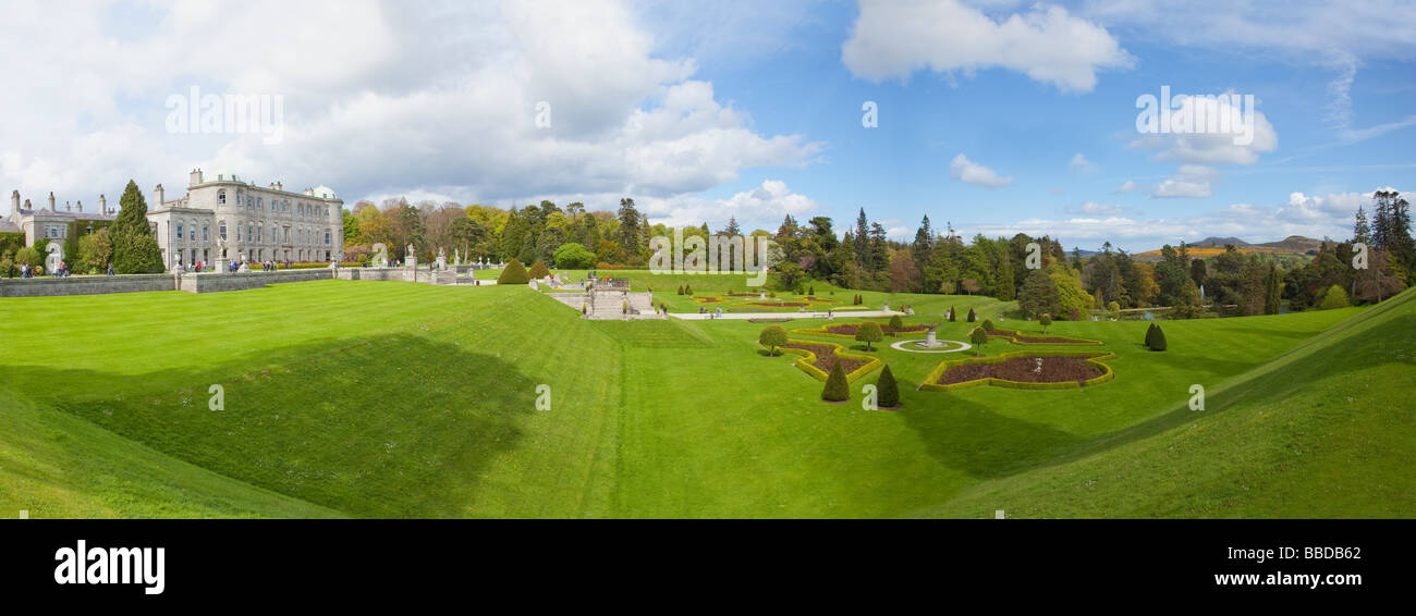 Foto panoramica di al Powerscourt Gardens County Wicklow Irlanda Irlanda Repubblica Irlandese Foto Stock