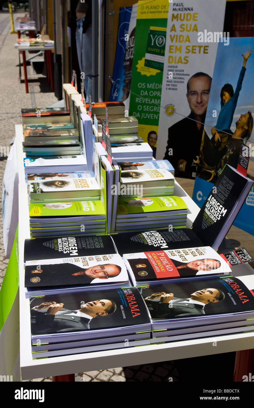 Edizioni portoghese di "Dire che come Obama" - Shell Leanne, e "Cambia la tua vita in 7 giorni " - Paul McKenna - Lisbona Salone del libro. Foto Stock