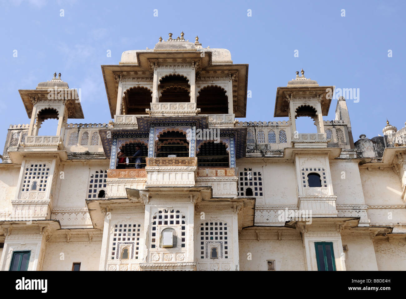 Padiglione riccamente ornate sulla sommità del Palazzo di Città, Udaipur, Rajasthan, la Repubblica dell' India. Foto Stock