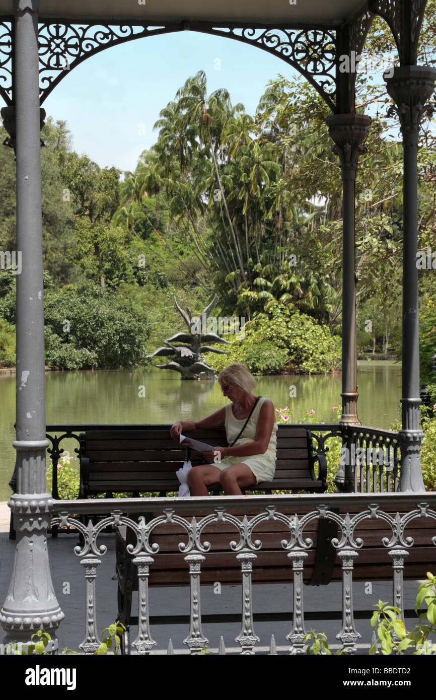 Il lago dei cigni gazebo in Singapore Botanic Gardens Foto Stock