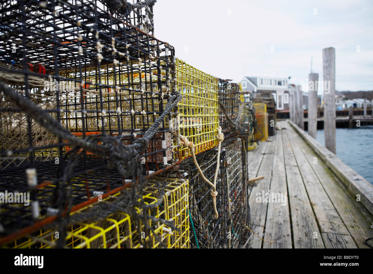 Le trappole a base di aragosta su Dock, Menemsha, Martha's Vineyard, Massachusetts, STATI UNITI D'AMERICA Foto Stock