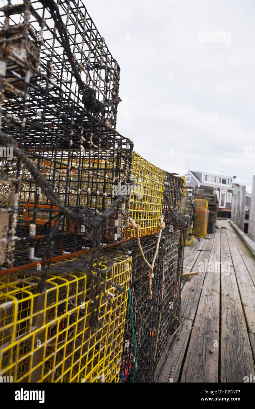 Le trappole a base di aragosta su Dock, Menemsha, Martha's Vineyard, Massachusetts, STATI UNITI D'AMERICA Foto Stock