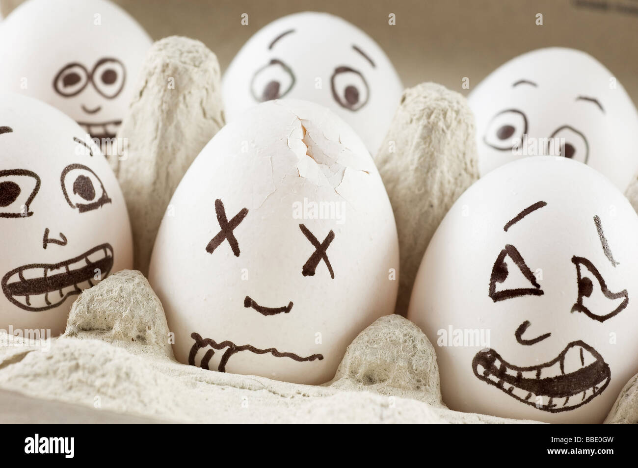 Le uova sono spaventati del loro amico morto Foto Stock