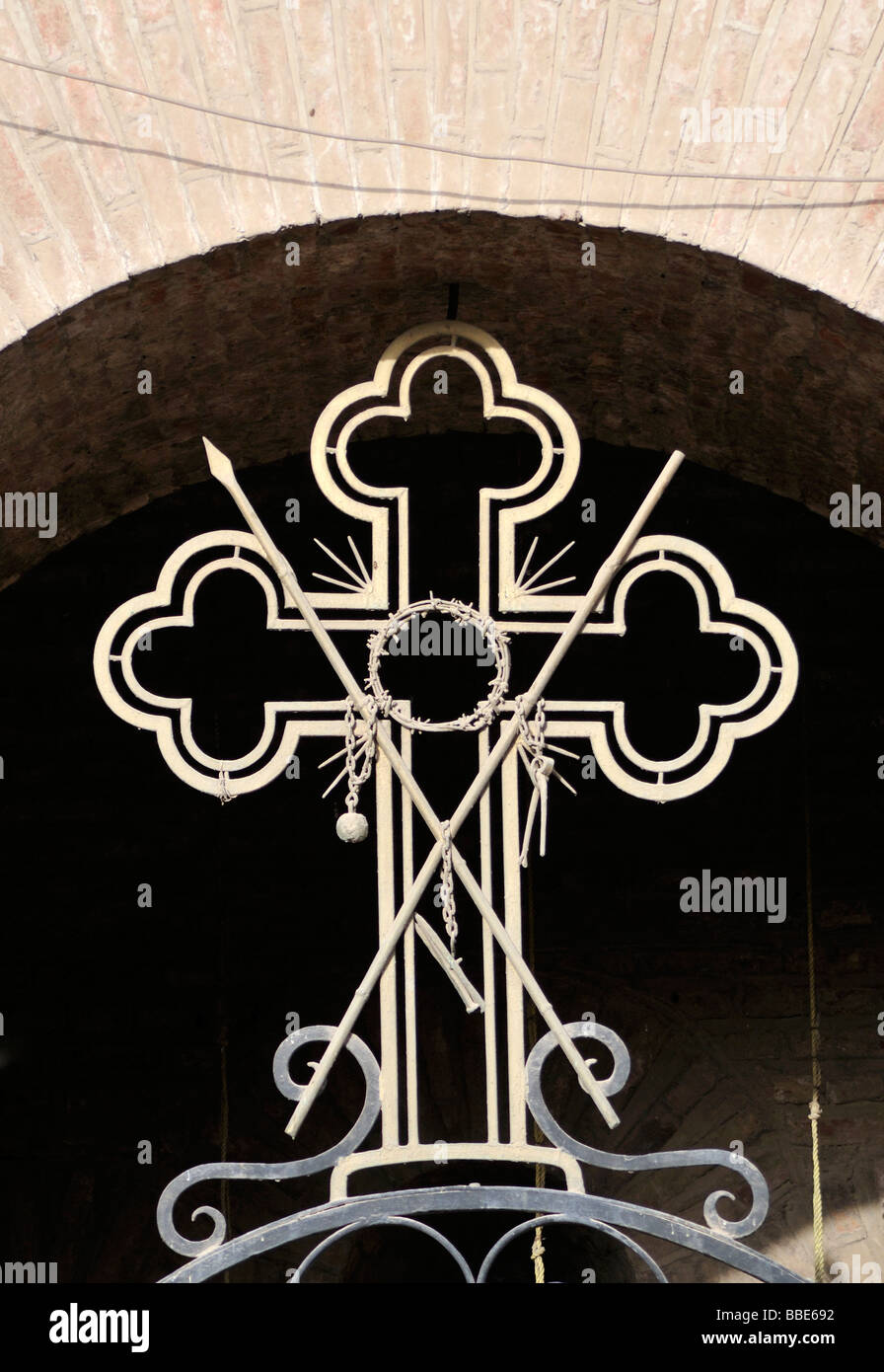 Greco-ortodossi croce alla chiesa di St George Mari Girgis Cairo copta in Egitto Foto Stock