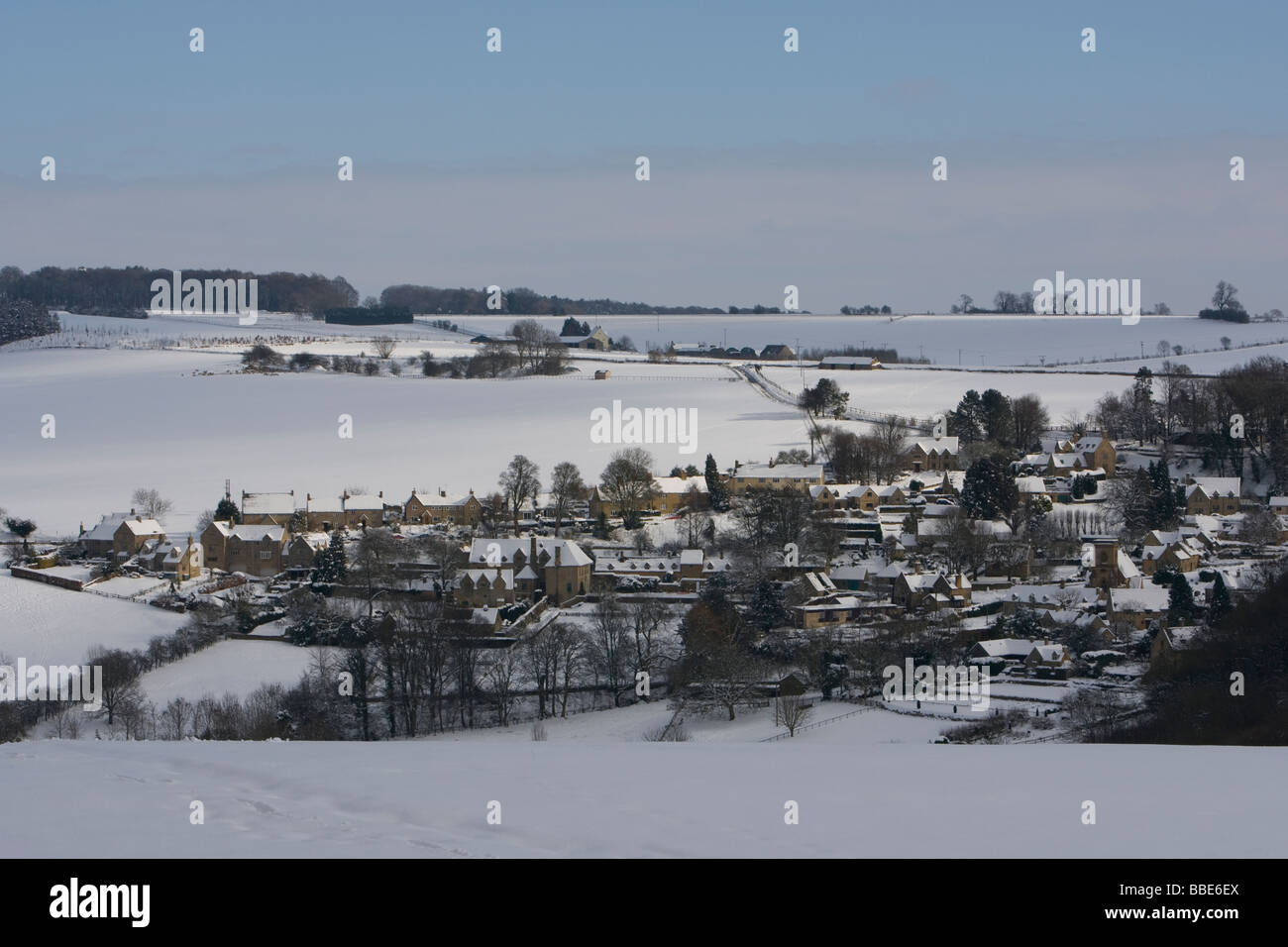 Snowshill in Gloucestershire assomiglia a un invernale scheda di Natale scena Foto Stock