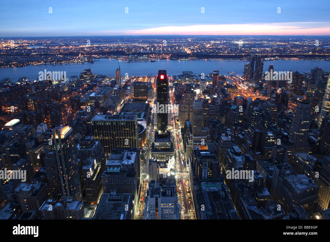 Vista aerea, Empire State Building, Manhattan, New York City, Stati Uniti d'America Foto Stock