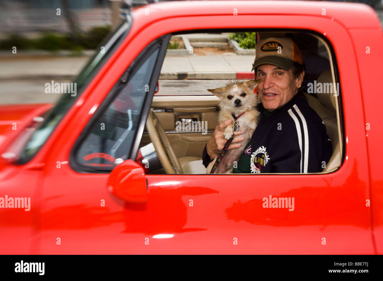 La guida di un auto classica in parata Culver City Car Show Culver City Los Angeles County Foto Stock