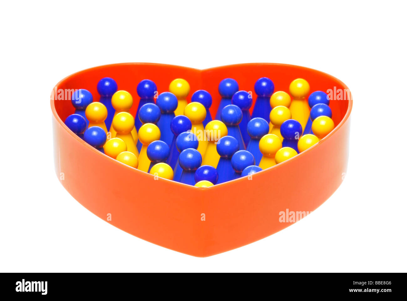 A forma di cuore con contenitore meeples in due colori, immagine simbolica di "ricerca di partner" Foto Stock