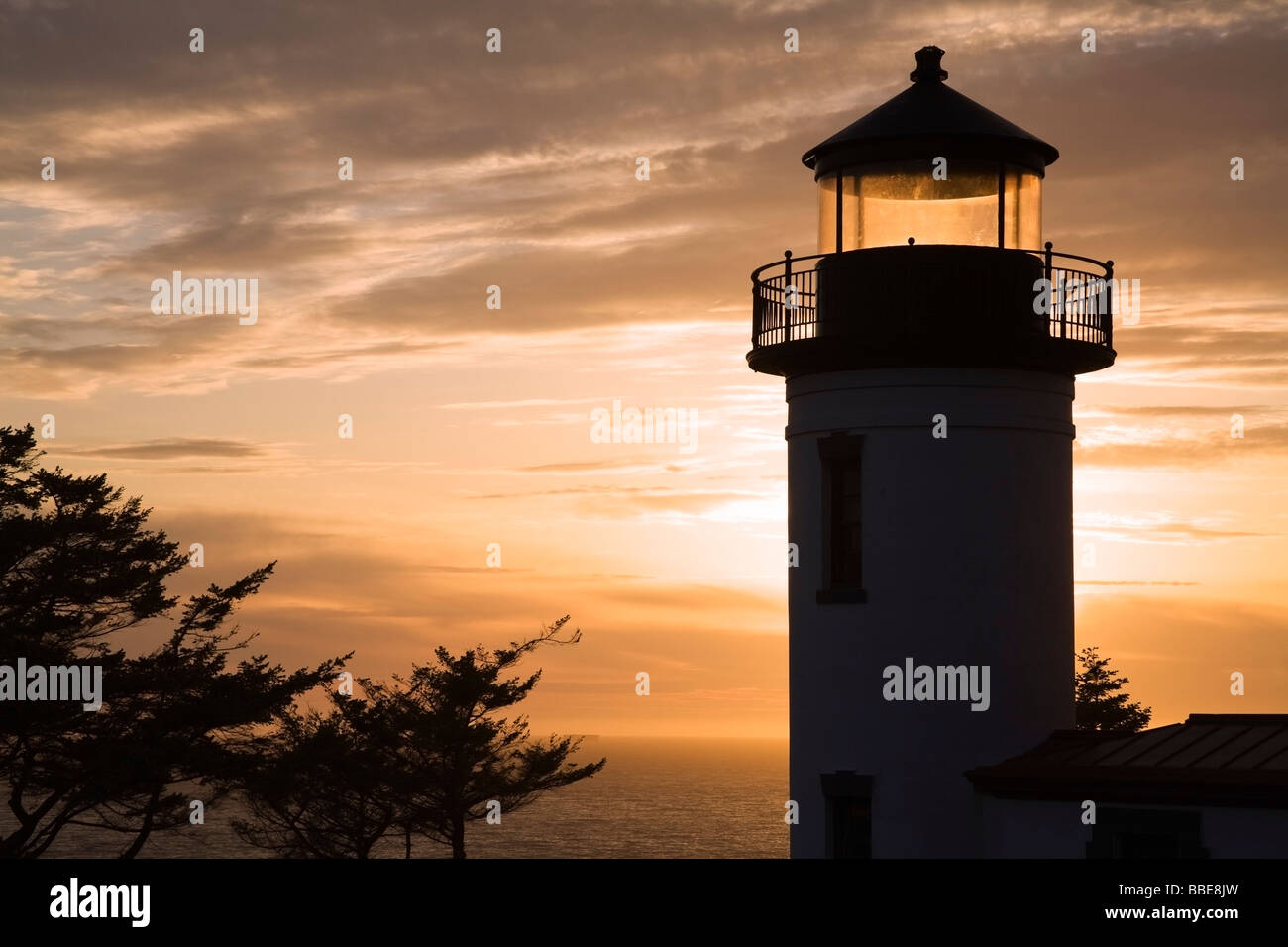 Admiralty Capo Faro al tramonto; Coupville, Fort Casey del Parco Statale di Whidbey Island, nello Stato di Washington, USA Foto Stock