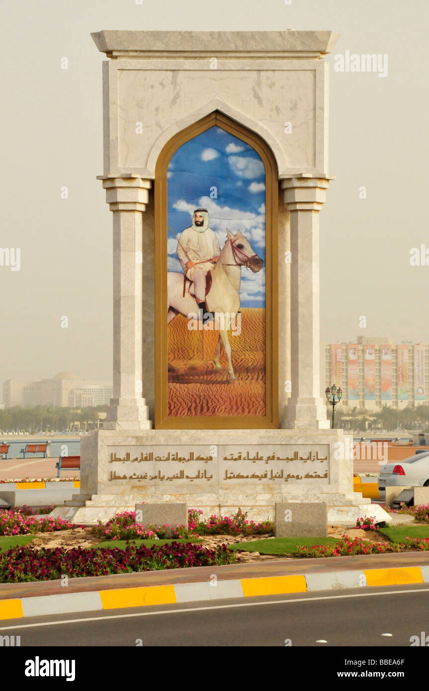 Raffigurazione del tardo Sheikh Zayed bin Sultan Al-Nahyan su un cavallo, nel distretto di frangiflutti, Abu Dhabi United Arab Emira Foto Stock