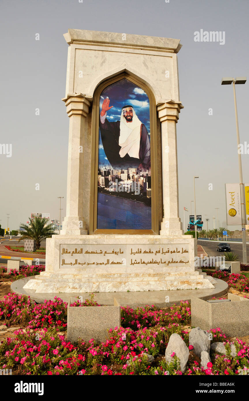 Raffigurazione del tardo Sheikh Zayed bin Sultan Al-Nahyan, nel distretto di frangiflutti, Abu Dhabi, Emirati Arabi Uniti, Arabia Foto Stock