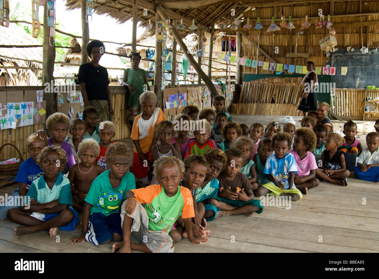 Villaggio kindergarten a Lilisiana , Auki , Malaita , Isole Salomone Foto Stock