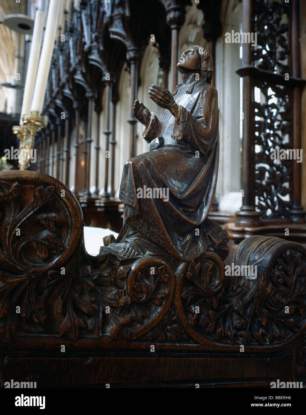 La Cattedrale di Exeter Cudiero bancarelle: Monk pregando Foto Stock