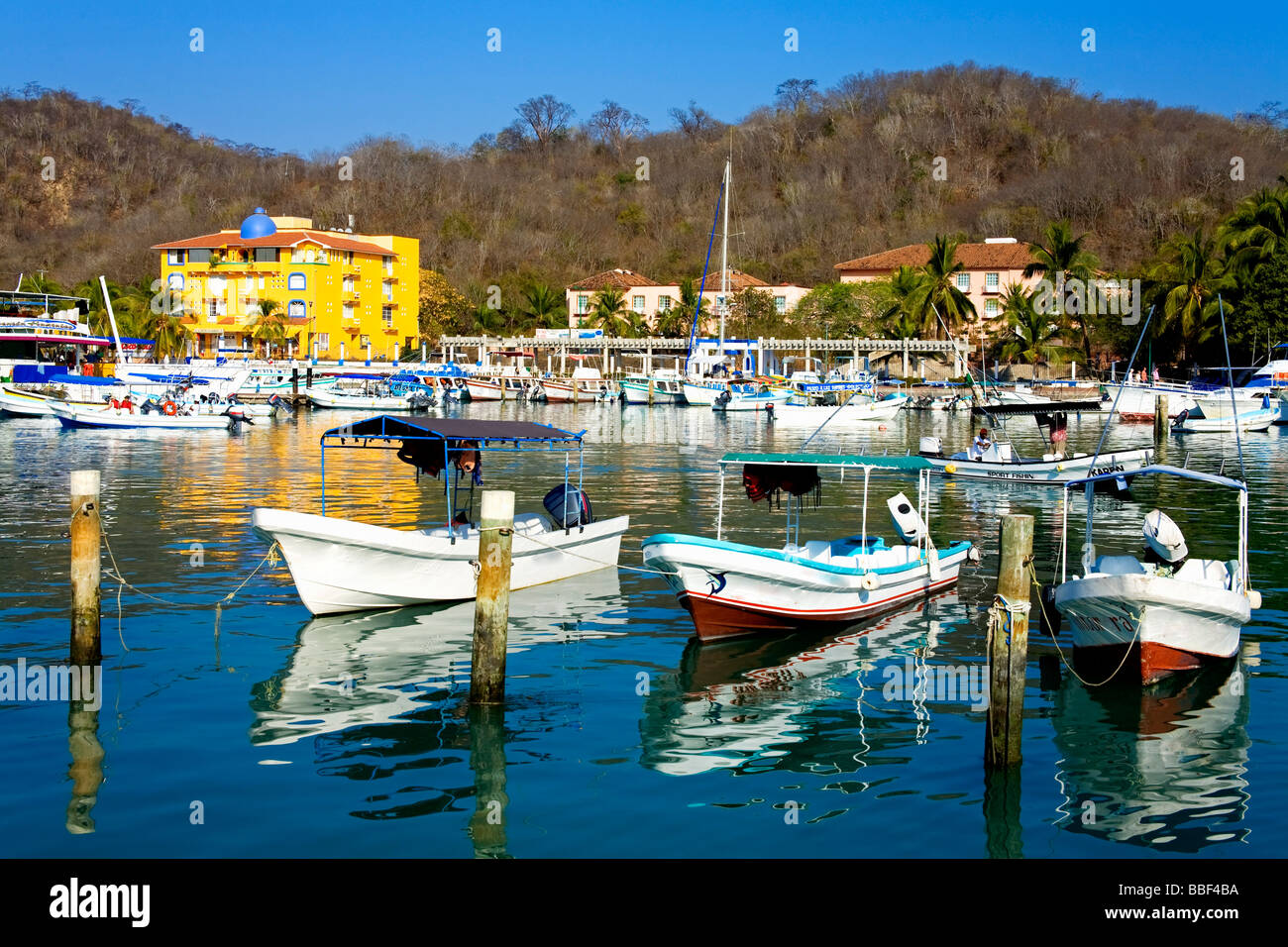 Santa Cruz porta, Huatulco, Stato di Oaxaca, Messico; barche ormeggiate nella Marina Foto Stock