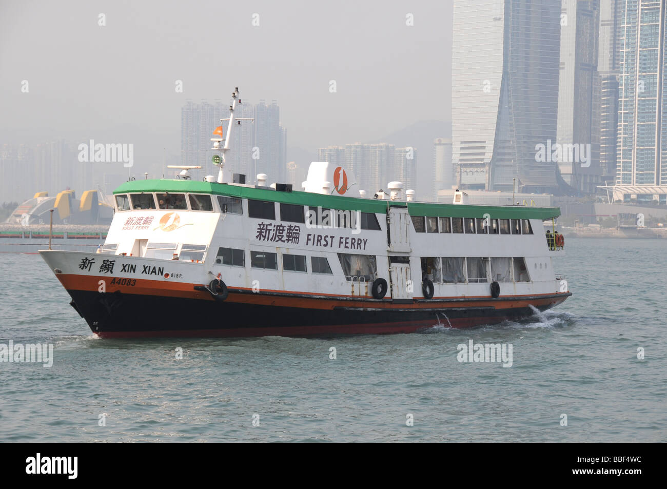 Traghetto nel porto di Hong kong Foto Stock