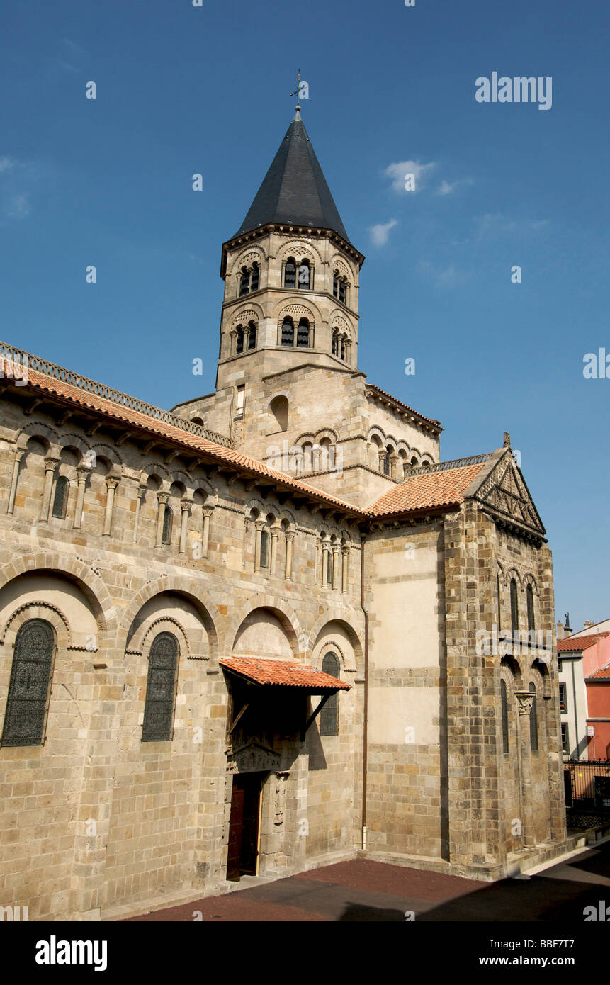 La cattedrale di Notre Dame du Port chiesa romanica a Clermont-Ferrand. Regione Auvergne, Francia. Foto Stock