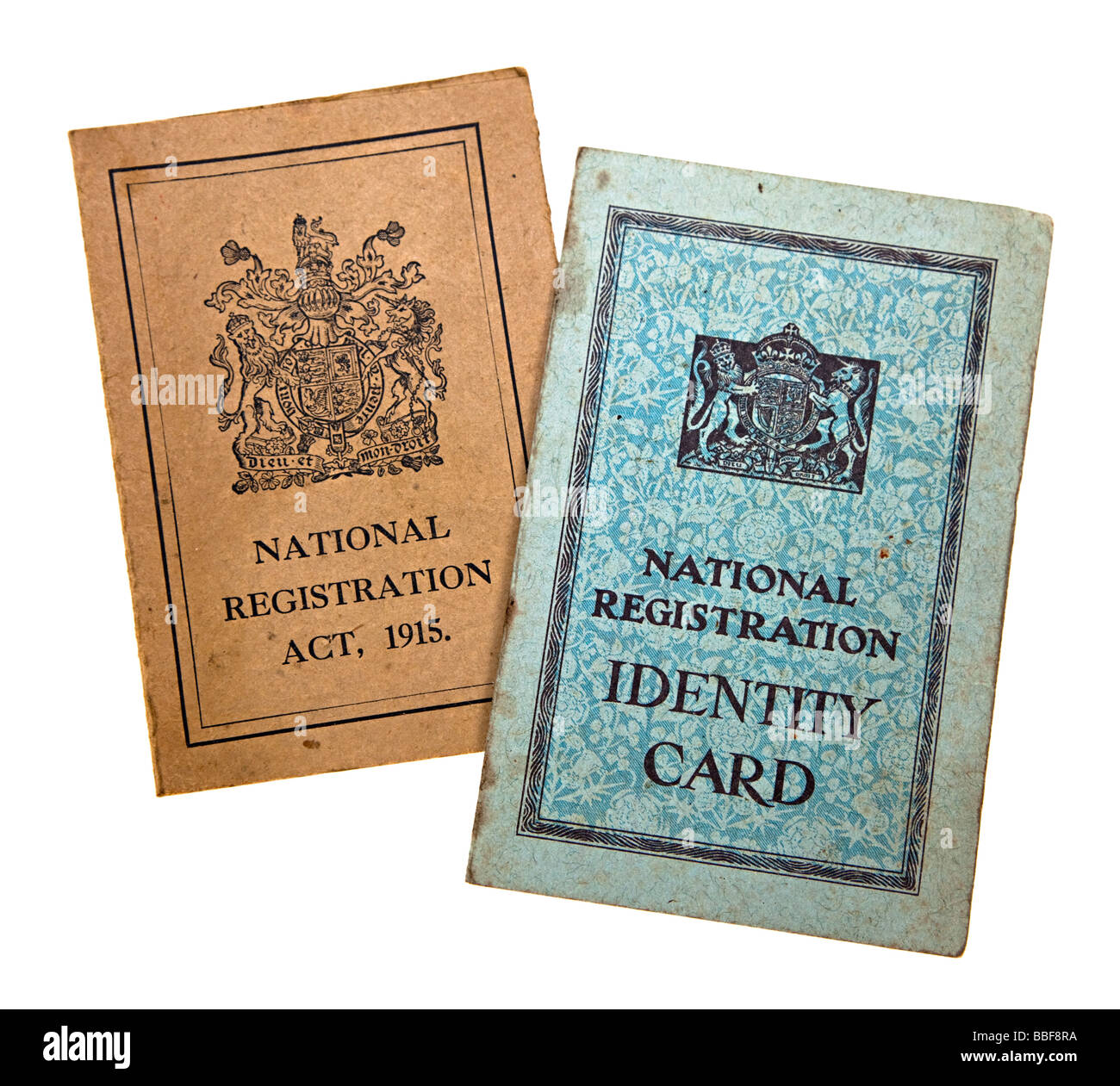 Le carte di identità nazionali rilasciati durante la prima e la seconda guerra mondiale REGNO UNITO Foto Stock