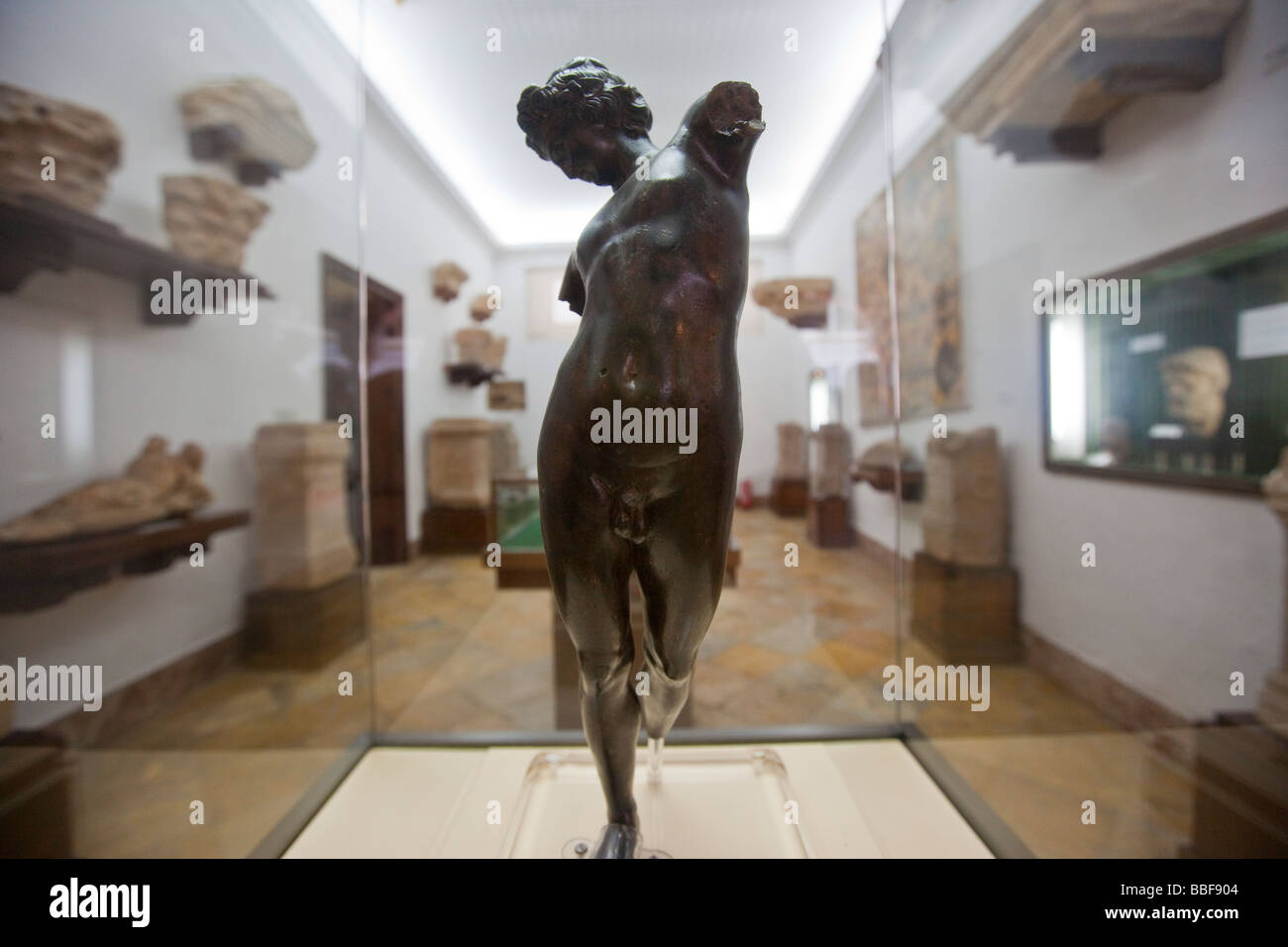 Roman statua di bronzo di un ermafroditi presso il Museo Archeologico a Cordoba Spagna Foto Stock