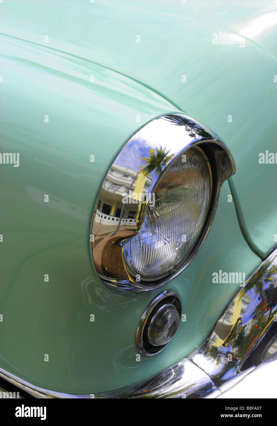 Anni Cinquanta la Buick su Ocean Drive, quartiere Art Deco di Miami, Florida, Stati Uniti d'America Foto Stock