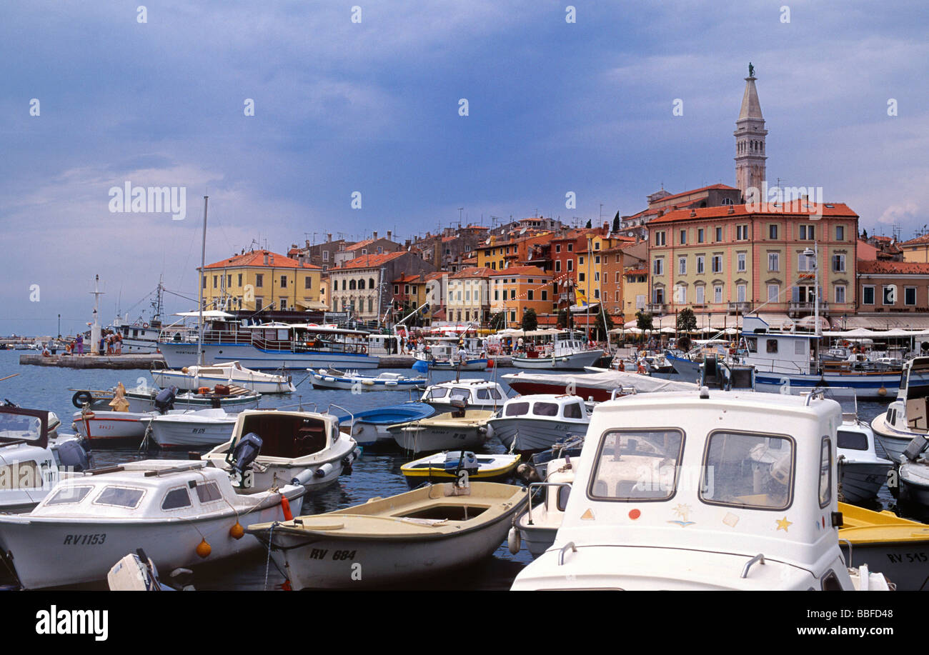 La città e il porto di Pola, Croazia Foto stock - Alamy