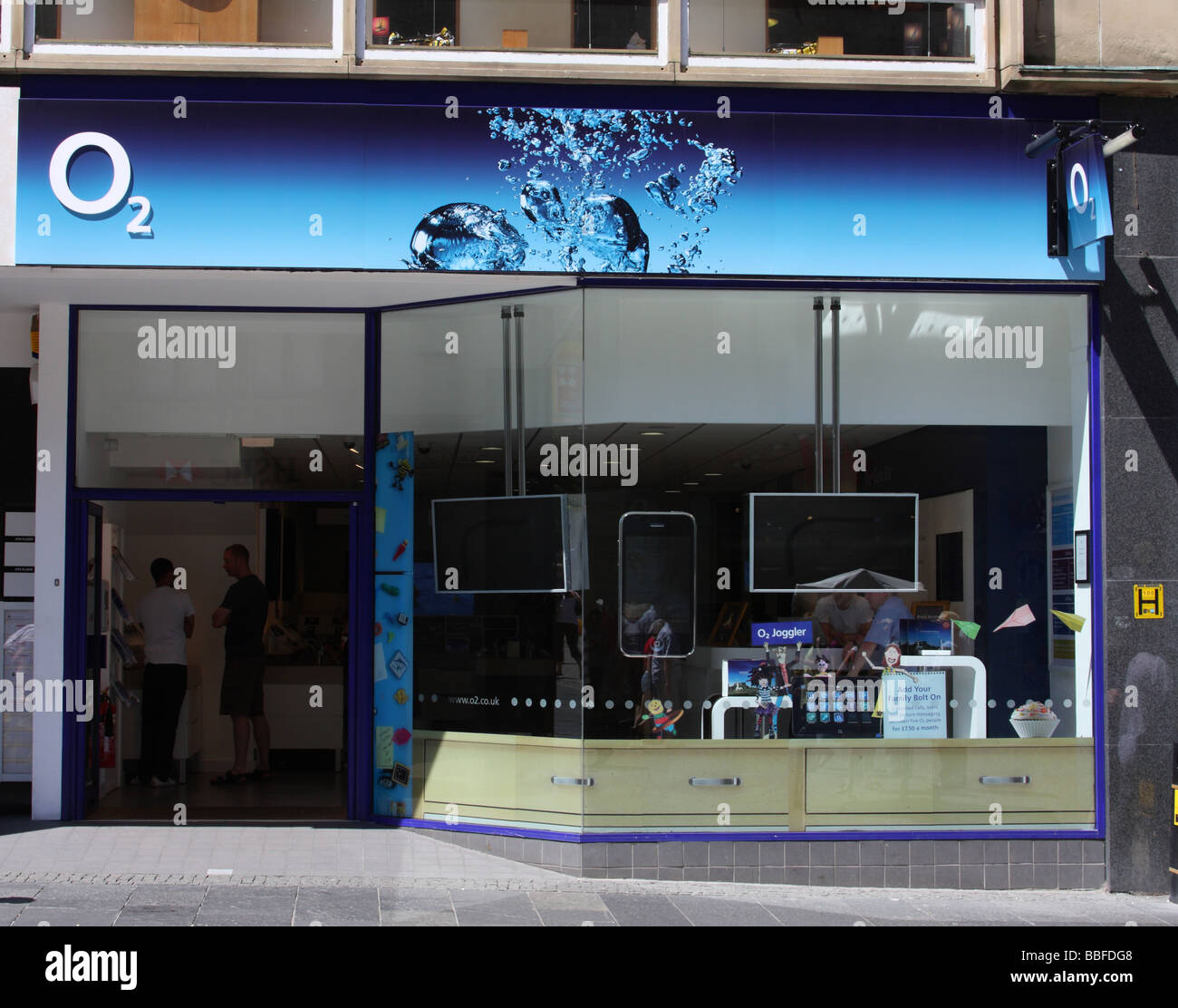 O2 retail outlet in una città del Regno Unito. Foto Stock