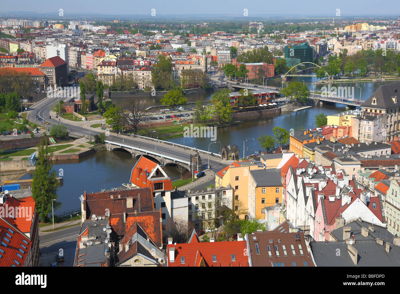 Vista aerea della vecchia città universitaria centro e fiume Odra Wroclaw Polonia Foto Stock