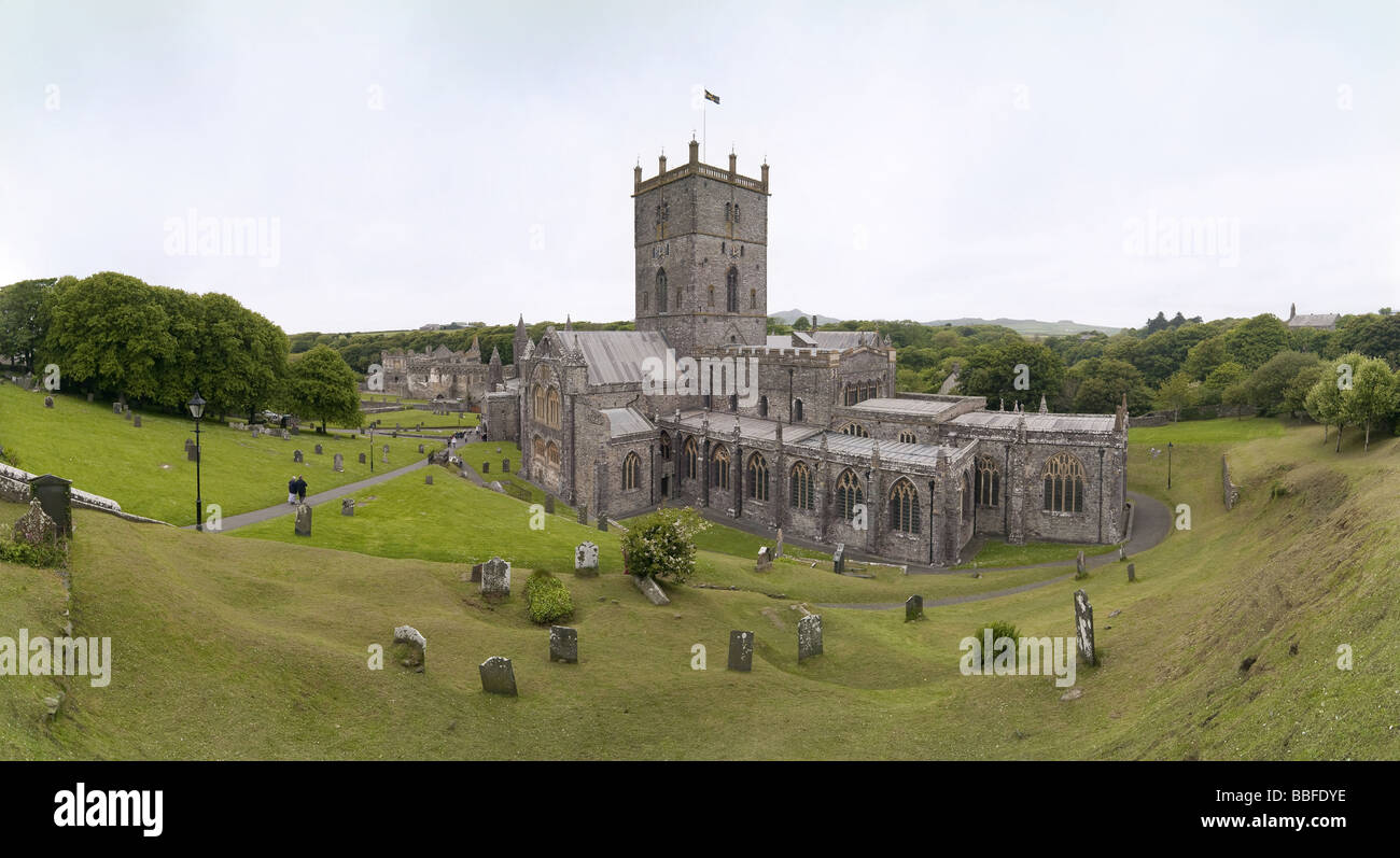 Colpo composito di Saint Davids Cathedral Foto Stock