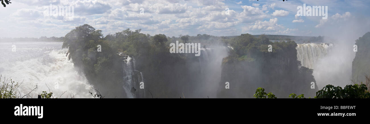 Il fiume Zambesi è al suo hght per decenni questo maggio (2009). Victoria Falls a sua più magnifica. Foto Stock