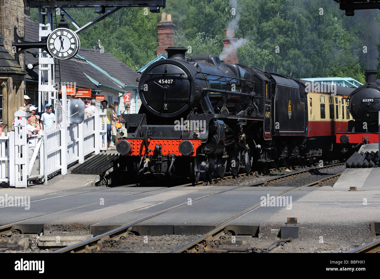 Un treno a vapore a Grosmont sulla North Yorkshire Moors Railway. Foto Stock