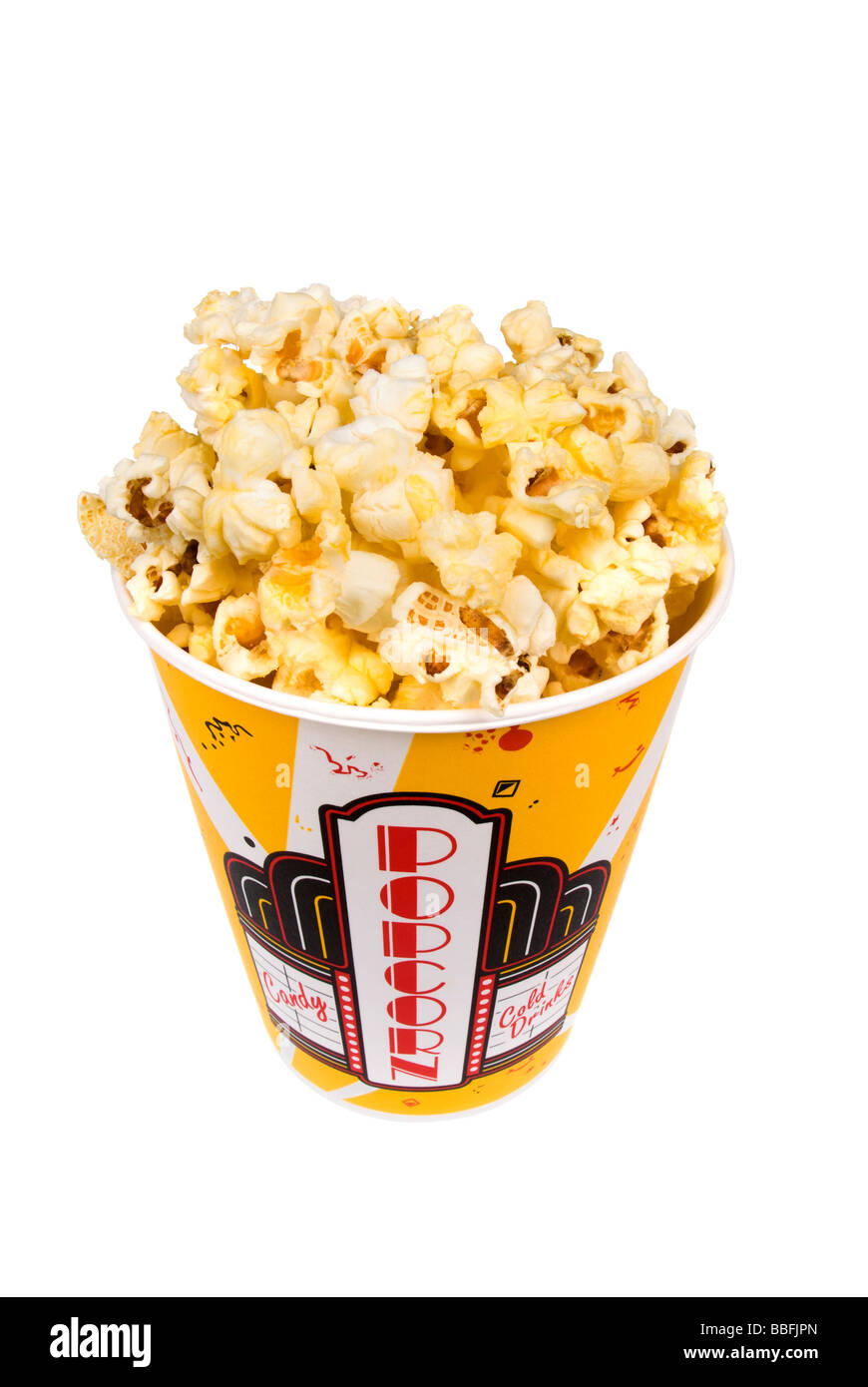 Un caldissimo contenitore del filmato girato popcorn con enfasi sul popcorn isolato su bianco per il designer s convenienza Foto Stock