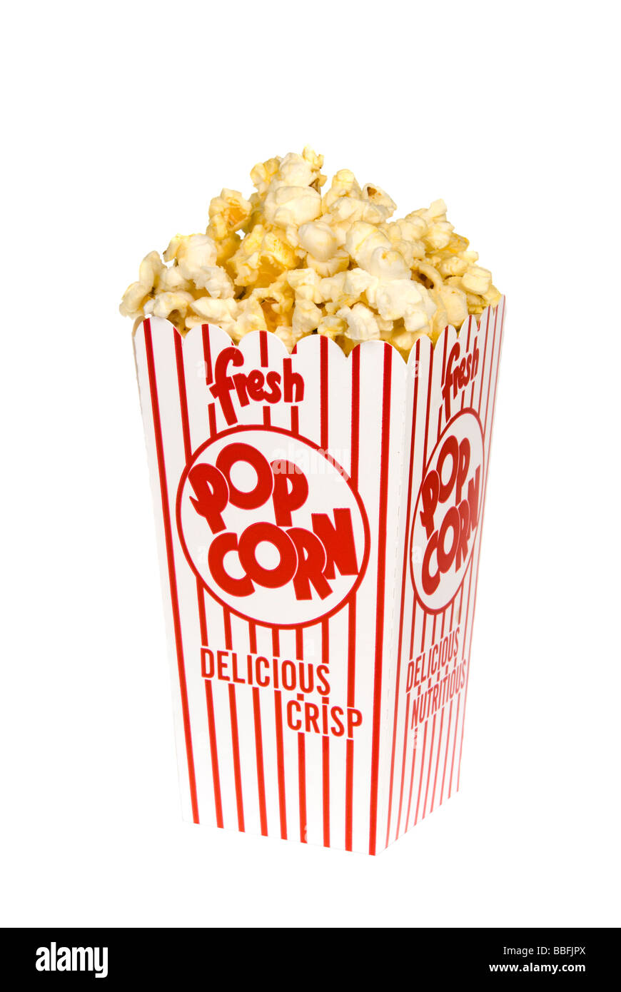 Un contenitore di film popcorn isolato su uno sfondo bianco per uso con qualsiasi inferenza casual Foto Stock