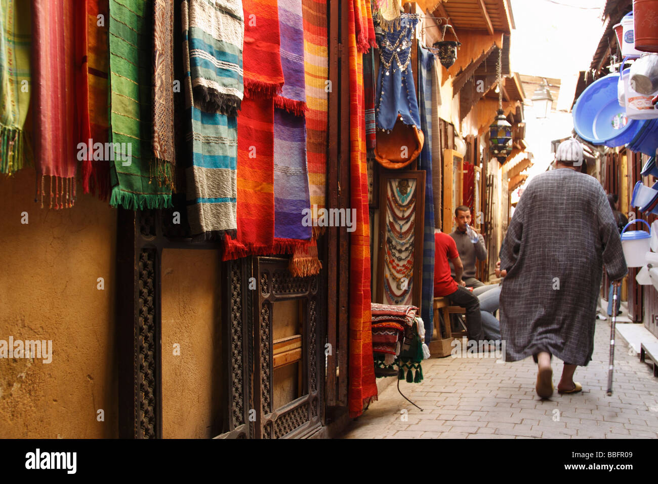 Africa, Nord Africa, Marocco, Fes, Fès el Bali, vecchio Fes, Medina, Centro Storico Vicolo, Shopping Foto Stock