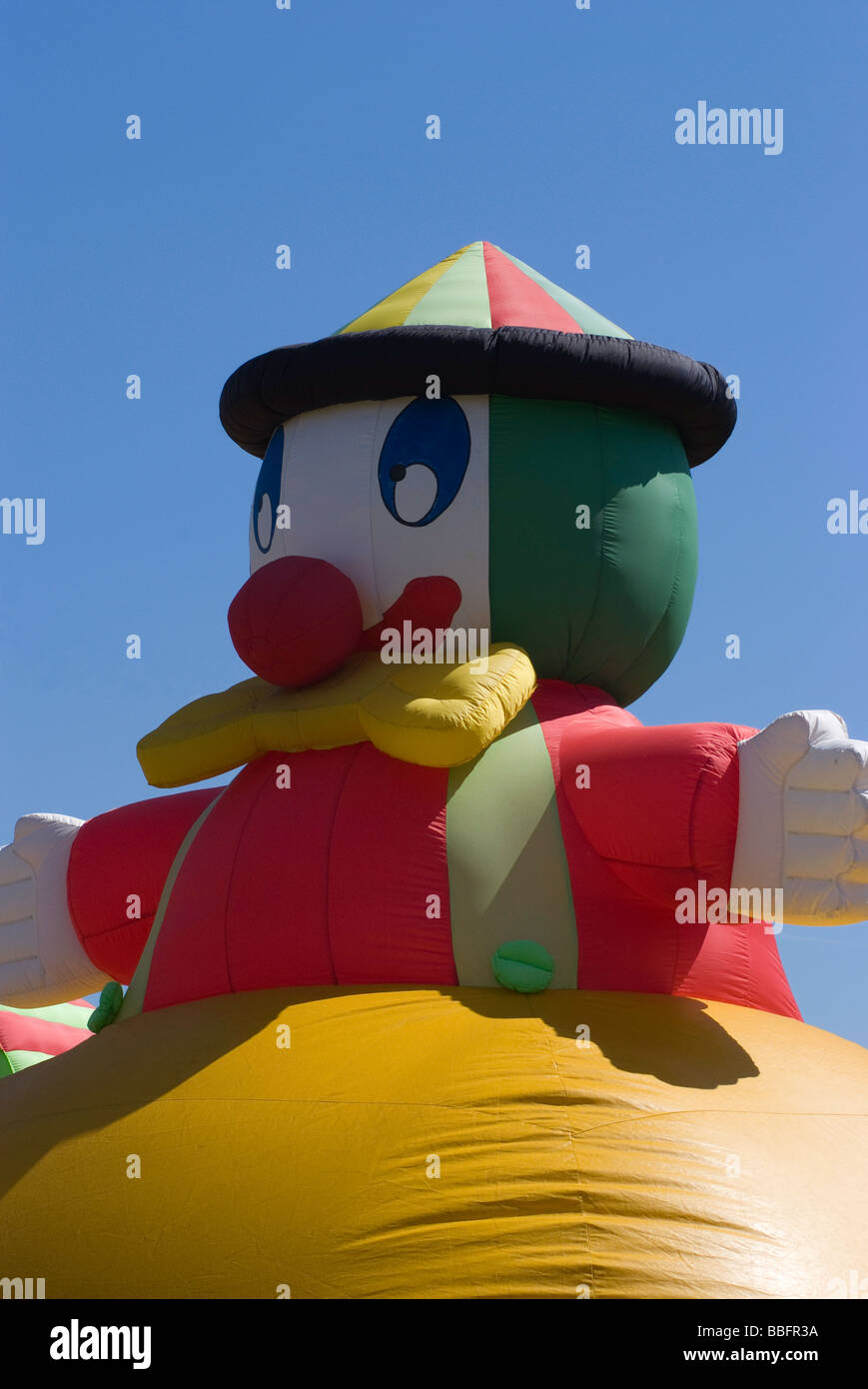 Colorati Clown gonfiabile in grande bouncy castello ad Oulton Park Motor Racing circuito cheshire england Foto Stock