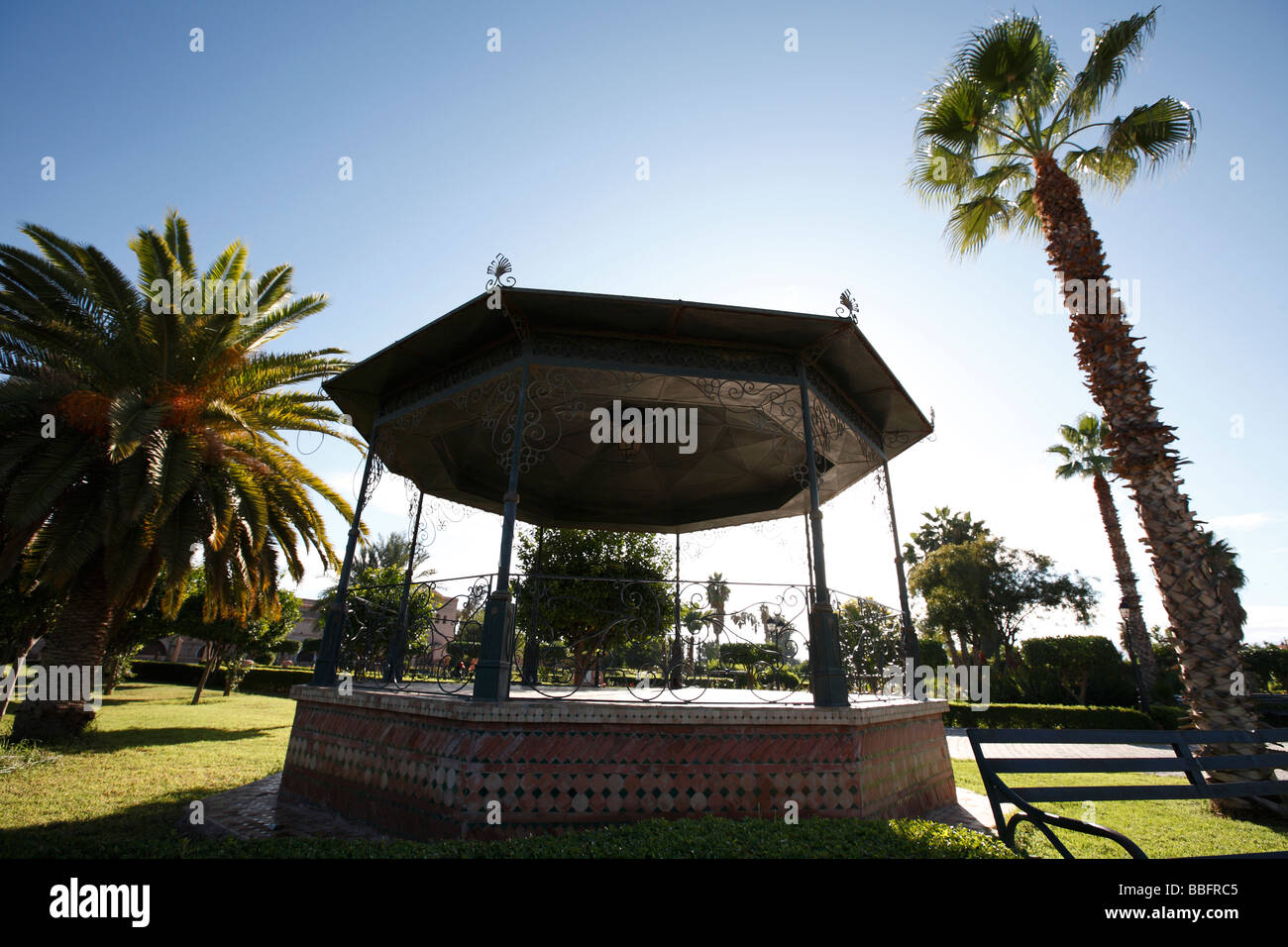 Africa, Nord Africa, Marocco Marrakech, Medina, Parco, gazebo all'aperto, padiglione Foto Stock