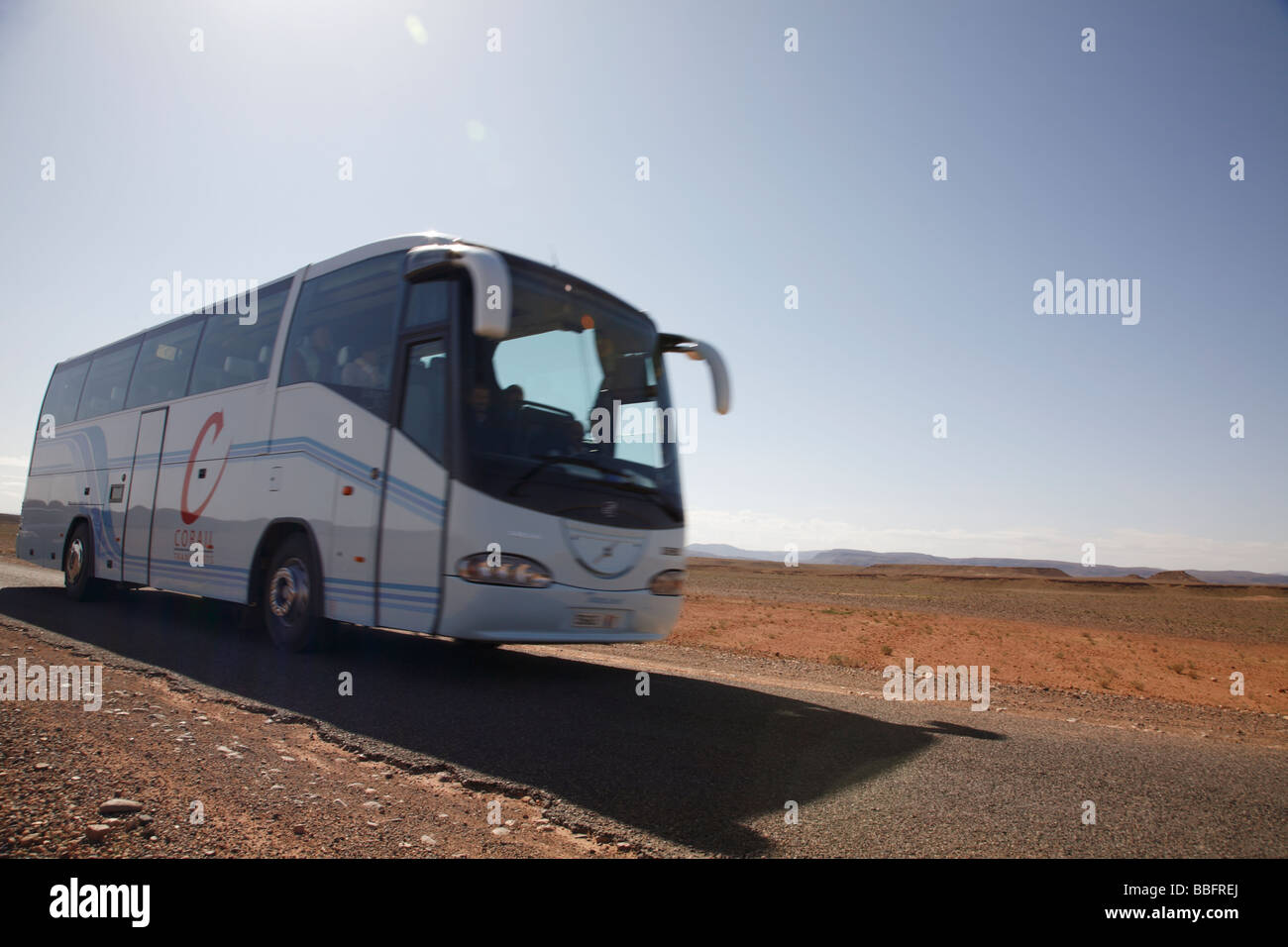 Africa, Nord Africa, Marocco deserto del Sahara, Merzouga Erg Chebbi, Tour Bus Foto Stock