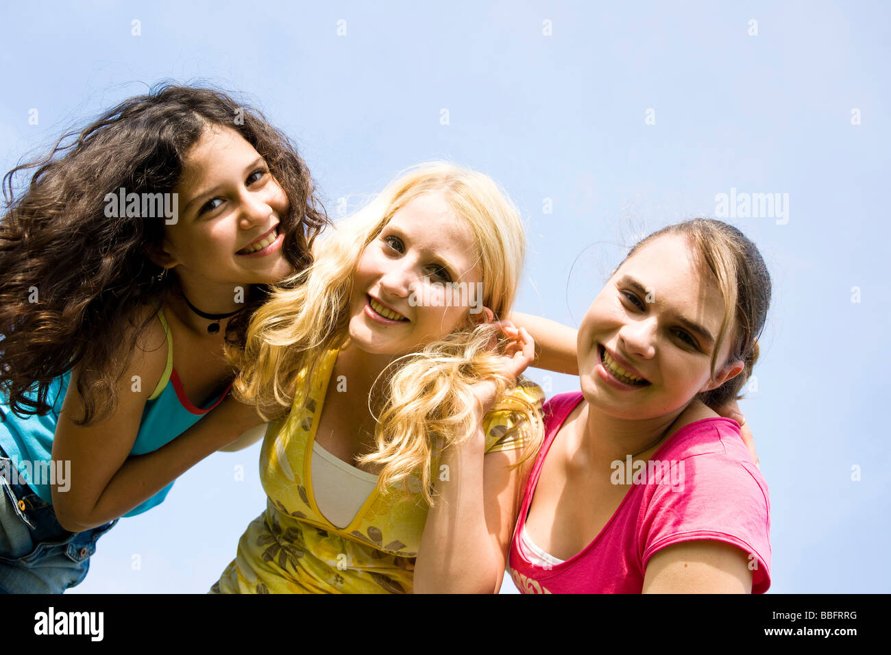 Ritratto di tre ragazze sorridenti Foto Stock
