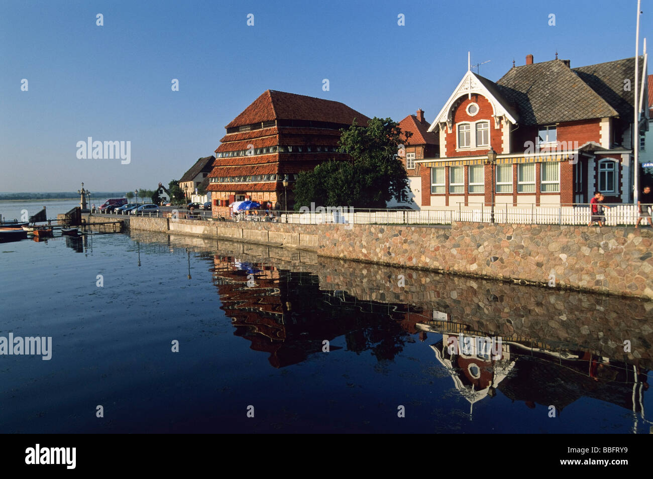 Il granaio di storico nel porto di Neustadt, Schleswig-Holstein, Germania, Europa Foto Stock