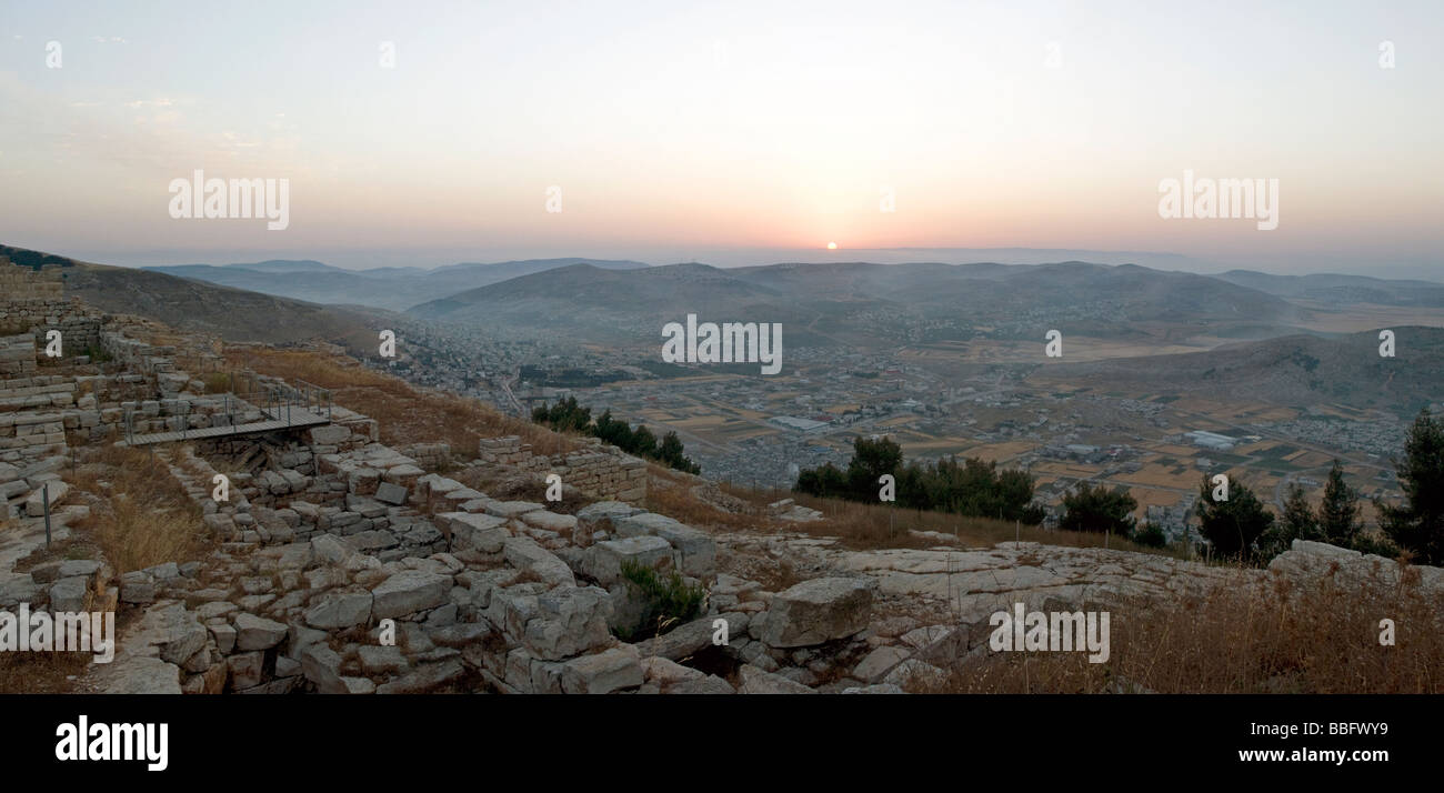 Vista panoramica dal Monte Gerizim, una delle vette più alte In Cisgiordania vicino alla città palestinese di Nablus Territori palestinesi Israele Foto Stock