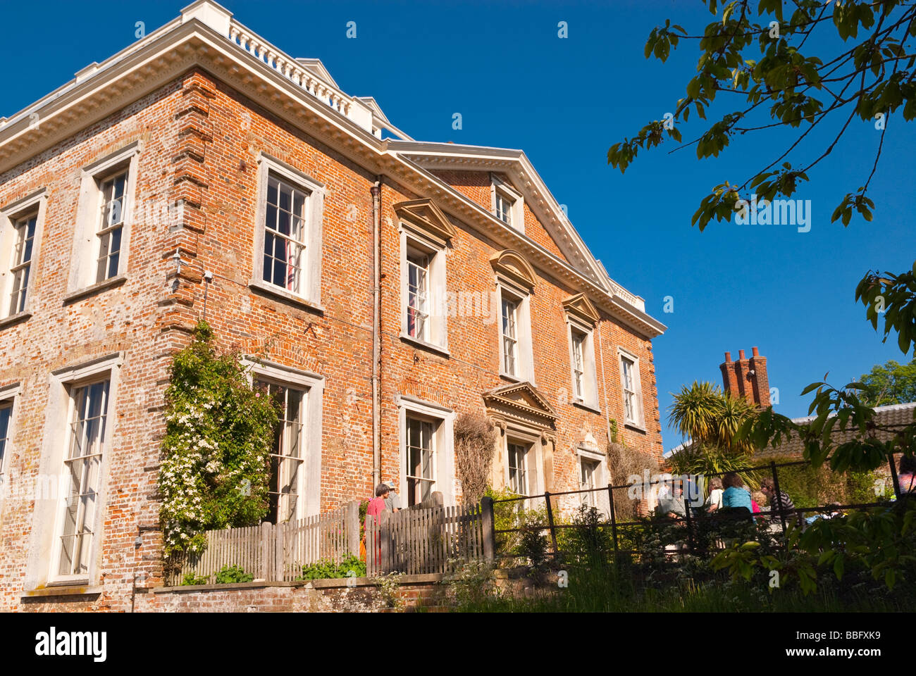 Il giardini aperti di Sotterley Hall in Suffolk,Uk,una proprietà privata grand country mansion house in campagna Foto Stock