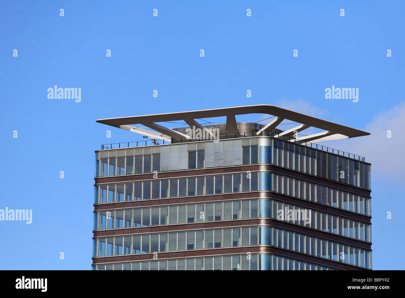Architettura moderna ed alto edificio, città anseatica di Amburgo, Germania, Europa Foto Stock