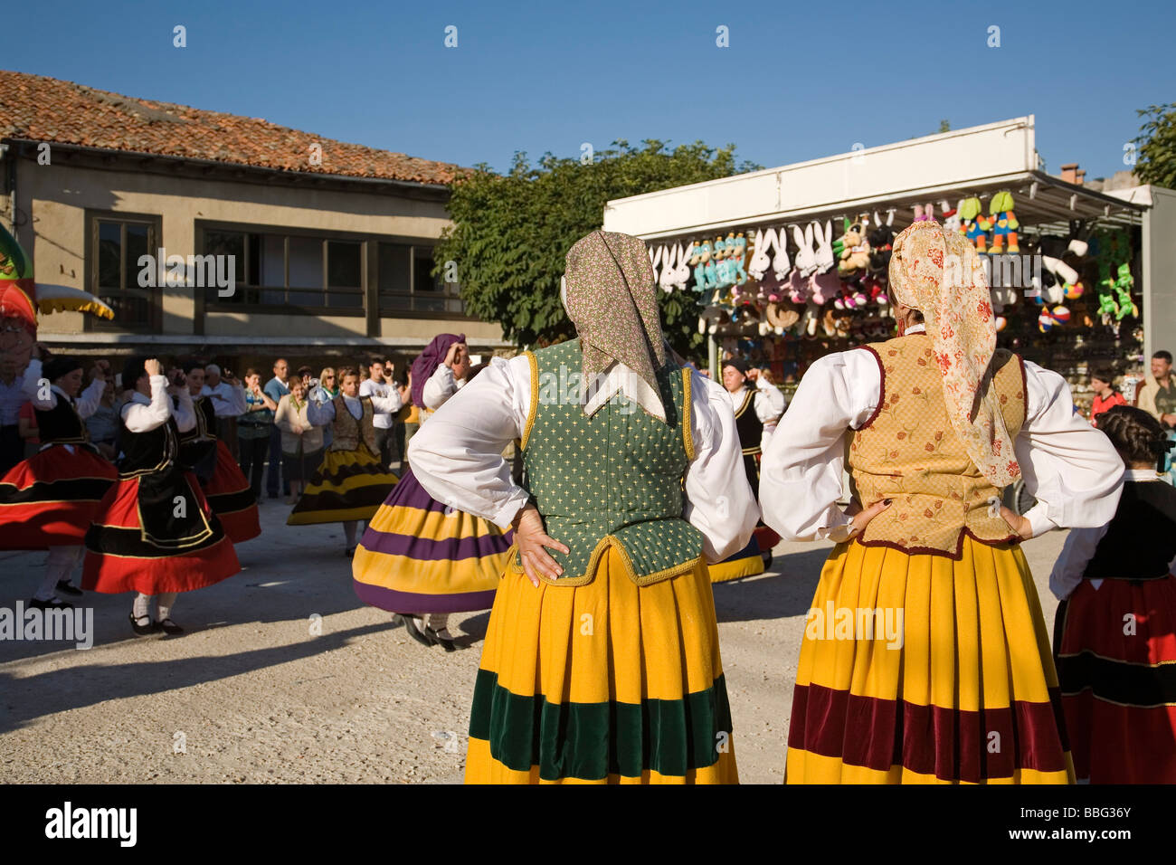 Danze popolari nella festa di San Roque Villasante de Montija Burgos Castilla Leon Spagna Foto Stock